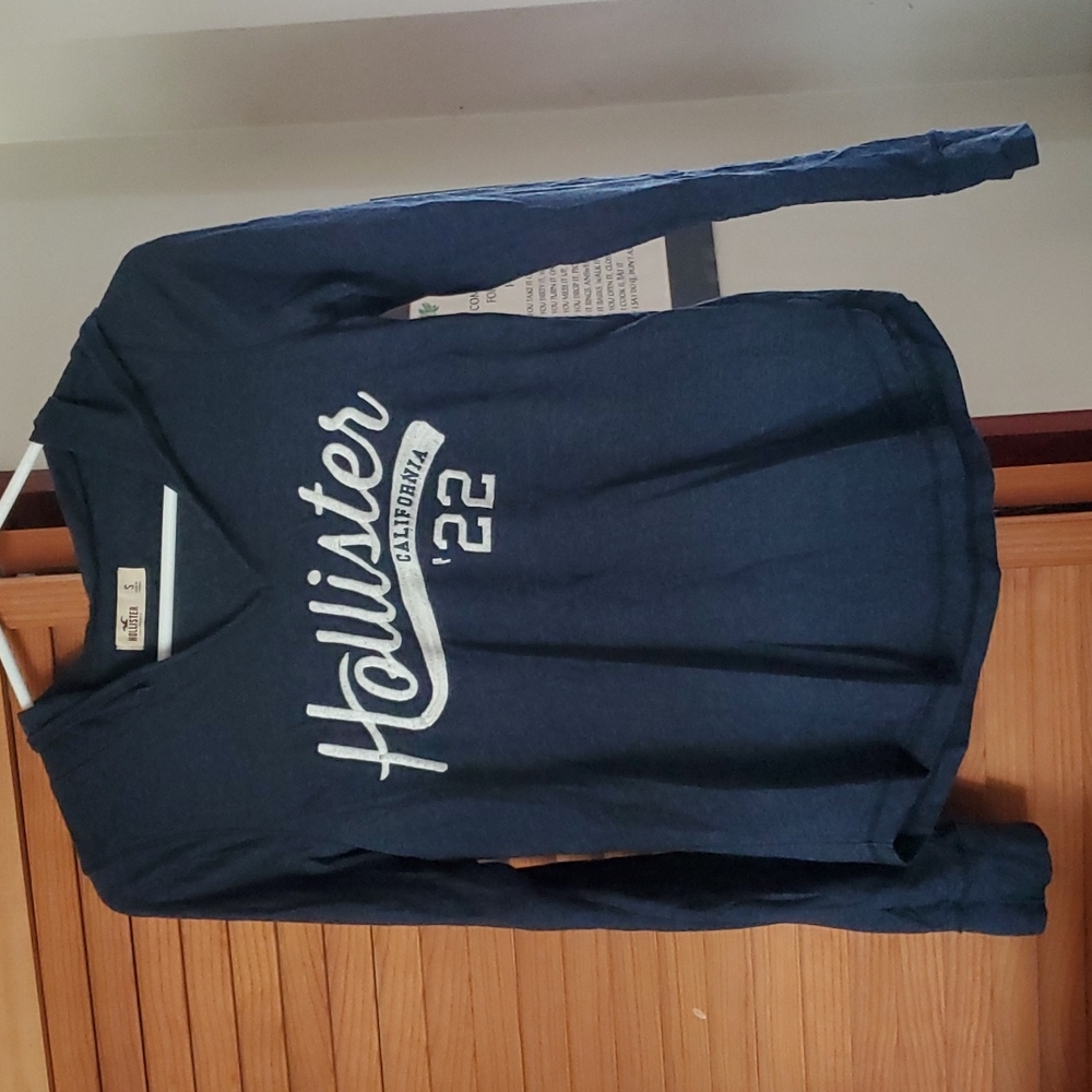 Hooded long sleeve shirt